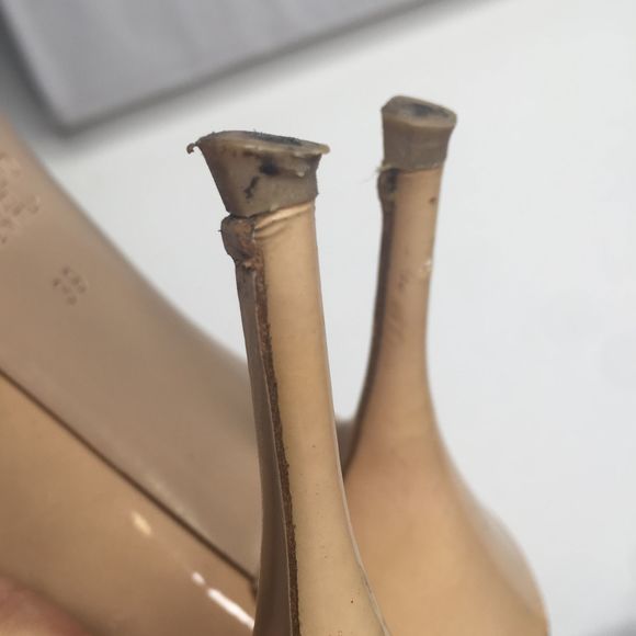 Valentino Garavani Nude Patent Traditonal Pumps 39 - Picture 12 of 12